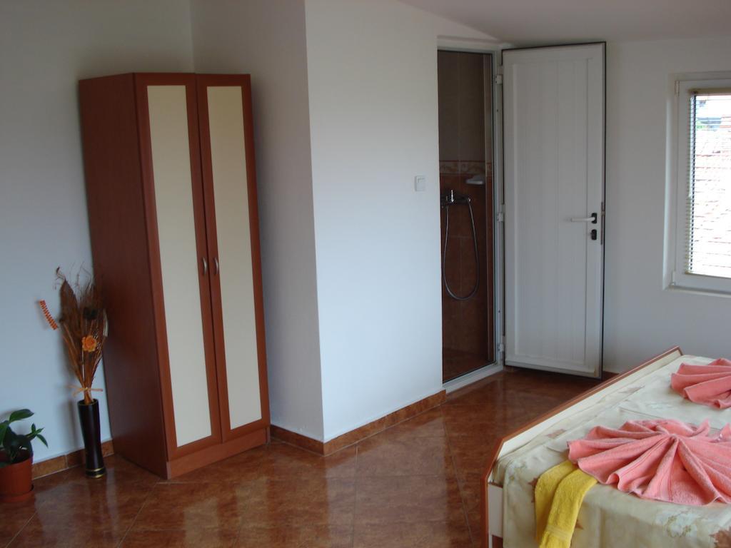 Hotel Moni 85 Family House Sozopol Pokoj fotografie